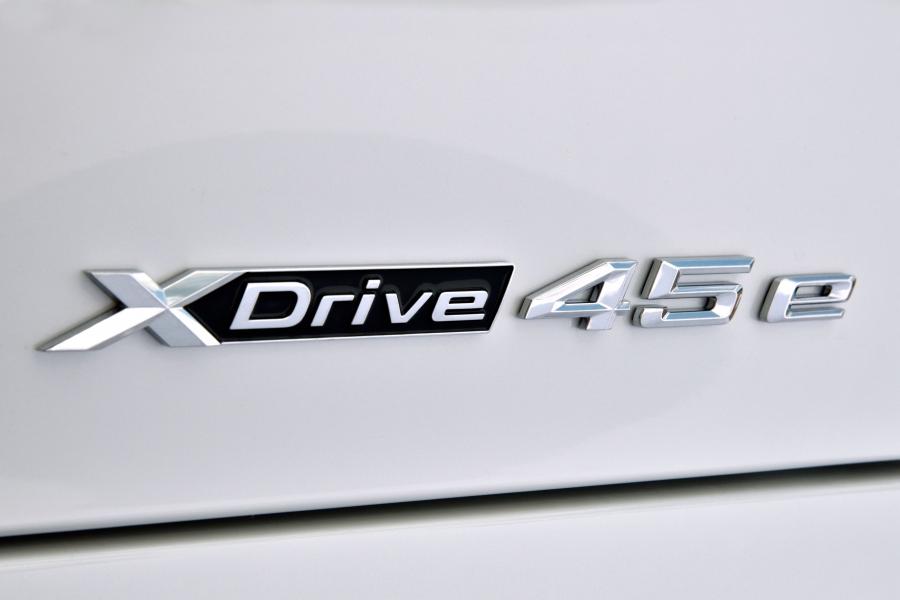 Логотип BMW X5 xDrive45e iPerformance (G05) 2018 года  (WW) (фото 2 из 8)